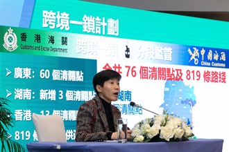 海关关长何珮珊昨日（十二月十二日）与在沪港资企业代表见面交流时致辞。