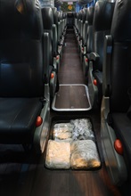 Hong Kong Customs yesterday (December 20) detected a suspected smuggling case involving a cross-boundary coach at the Shenzhen Bay Control Point and seized a batch of suspected smuggled goods including about 150 kilograms of bird's nests and 710 boxes of suspected pharmaceutical products with a total estimated market value of about $7.8 million. Photo shows the suspected smuggled goods concealed inside the space underneath the walkway of the coach.