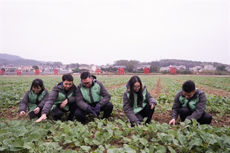 「Customs YES」团员到韶山华润希望小镇参观，了解湖南扶贫及实现小镇经济可持续发展的工作。