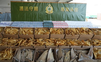 Hong Kong Customs on December 27 last year detected a suspected case of using an ocean-going vessel to smuggle goods to Vietnam at the Kwai Chung Customhouse Cargo Examination Compound. A batch of suspected smuggled goods, including fish maws, suspected scheduled shark fins, pharmaceutical products and skincare products with a total estimated market value of about $6 million, was seized. Photo shows some of the suspected smuggled goods seized.