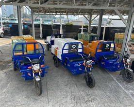 Hong Kong Customs yesterday (January 10) mounted an anti-smuggling operation in the vicinity of Tai O, Lantau Island, and detected a suspected smuggling case using speedboats. About 3 100 kilograms of suspected smuggled lobsters, with an estimated market value of about $1.24 million, were seized. Photo shows some of the detained electric tricycles that were suspected to be involved in the case.