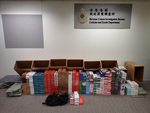 Hong Kong Customs yesterday (January 30) raided a suspected illicit cigarette storage centre in Kwun Tong and seized about 74 000 suspected illicit cigarettes with an estimated market value of about $270,000 and a duty potential of about $190,000. Photo shows the suspected illicit cigarettes seized.