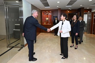 The Commissioner of Customs and Excise, Ms Louise Ho (right), today (March 13) meets the Chief of the Office of Port of Entry and Exit of the Shenzhen Municipal People's Government, Mr Wang Gang (left), to exchange views on control point planning and construction enhancements in the Customs Headquarters Building.