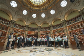 From March 29 to 31, "Customs YES" co-organised the Guangdong Innovation and Technology Exploration Trip with the Greater Bay Area Homeland Youth Community Foundation. Photo shows "Customs YES" members touring the library of Huawei Town in Songshan Lake, Dongguan.