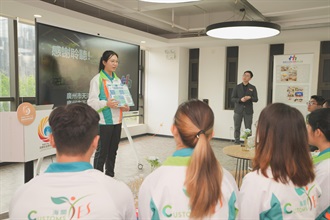 From March 29 to 31, "Customs YES" co-organised the Guangdong Innovation and Technology Exploration Trip with the Greater Bay Area Homeland Youth Community Foundation. Photo show a "Customs YES" member sharing her plan with local entrepreneurial experts at the Guangdong-Hong Kong-Macao Greater Bay Area (Guangdong) Innovation and Entrepreneurship Incubation Base.