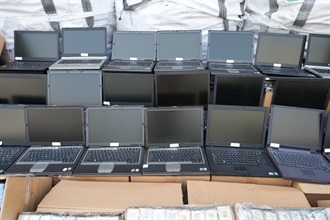 Hong Kong Customs on April 4 detected a suspected case of using an ocean-going vessel to smuggle goods to Malaysia at the Kwai Chung Container Terminals. A large batch of suspected smuggled goods, including integrated circuits, computer servers, routers, together with a batch of electronic waste, with a total estimated market value of about $100 million, was seized. Photo shows some of the suspected smuggled notebook computers seized.