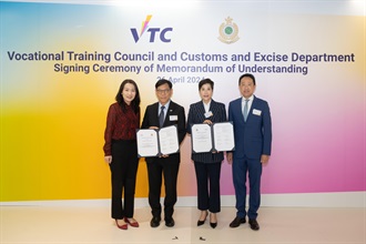 The Customs and Excise Department signed a Memorandum of Understanding with the Vocational Training Council (VTC) on April 26 for enhancing Customs officers' training in professional areas and promoting Customs work and "Customs YES" to VTC students. Photo shows (from left) Deputy Executive Director of the VTC Ms Alaina Shum; the Executive Director of the VTC, Mr Donald Tong; the Commissioner of Customs and Excise, Ms Louise Ho; and the Deputy Commissioner (Management and Strategic Development) of Customs, Mr Chan Tsz-tat, at the signing ceremony.