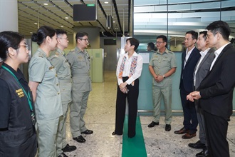The Commissioner of Customs and Excise, Ms Louise Ho (centre), inspected operations of the Express Rail Link West Kowloon Control Point, and met frontline staff there this morning (April 30) to learn about and direct the arrangements at the control points for the Labour Day Golden Week of the Mainland.