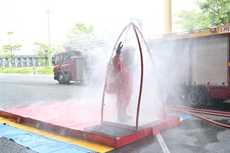 Hong Kong Customs and the Fire Services Department (FSD) co-organised a counter-terrorism intelligence and hazardous material incident exercise codenamed "WOLFHUNT" this afternoon (June 24) at the Shenzhen Bay Control Point. Photo shows an FSD officer conducting a decontamination procedure.