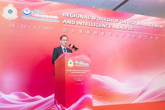 香港海关与亚太区情报联络中心于一月二十日至今日（一月二十二日）合办为期三日的亚太区风险管理及情报分析工作坊。图示海关助理关长（情报及调查）黄浩然在工作坊上致欢迎辞。