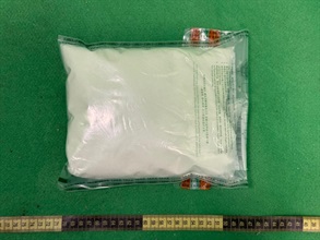 香港海关二月五日在香港国际机场检获共约一公斤怀疑依托咪酯（「太空油毒品」），估计市值约一百万元。图示检获的怀疑「太空油毒品」。