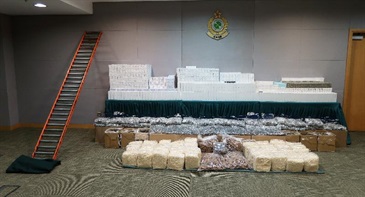 Hong Kong Customs detected a suspected speedboat-related smuggling case in Lau Fau Shan on March 16. A batch of suspected smuggled goods, including electronic products, high-value food and cosmetics, with an estimated market value of about $20 million was seized. Photo shows the suspected smuggled goods seized and the ladder used for moving the goods to the speedboat.