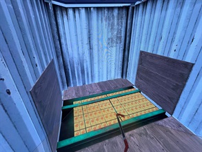 Hong Kong Customs' innovative training module "Cave Automatic Virtual Environment" (CAVE) received a silver award in Brandon Hall Group Technology Excellence Awards under the category "Best Advance in Augmented and Virtual Reality" at the end of last year. CAVE allows the replication of the latest smuggling method, creating a unique training scenario.