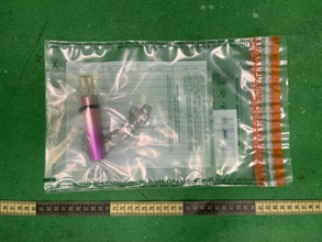 香港海关今日（三月十六日）在香港国际机场侦破一宗行李藏毒的贩毒案件，检获约三点六公斤、估计市值约二百二十万元的怀疑海洛英，以及一支怀疑另类吸烟产品。图示检获的怀疑另类吸烟产品。