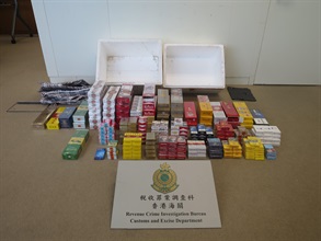 Hong Kong Customs today (April 1) conducted an anti-illicit cigarette operation in Sham Shui Po to fight against criminals involved in illicit cigarettes distribution in the district. About 13 000 suspected illicit cigarettes, with an estimated market value of about $58,000 and a duty potential of about $43,000, were seized. Photo shows the suspected illicit cigarettes seized.