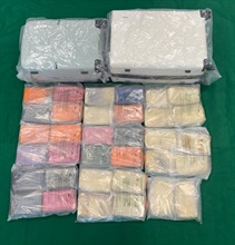 香港海关昨日（四月二日）在红磡捣破一个怀疑毒品储存仓，并检获约三十四公斤怀疑可卡因，估计市值约二千九百万元。图示检获的怀疑可卡因。