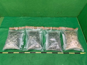 香港海关今日（四月十日）在香港国际机场侦破一宗行李藏毒的贩毒案件，检获约二十公斤、估计市值约四百万元怀疑亚甲二氧甲基安非他命。图示检获的怀疑亚甲二氧甲基安非他命。