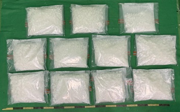 香港海关今日（四月十五日）在香港国际机场侦破一宗行李藏毒的贩毒案件，检获约二十六公斤、估计市值约一千三百万元的怀疑氯胺酮。图示检获的怀疑氯胺酮。