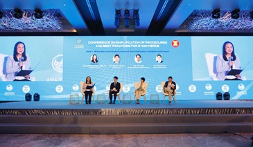 由香港海关与东南亚国家联盟秘书处合办的电子商贸优化流程与典范实务会议今日（四月十七日）圆满结束。图示各个单位代表出席专题讨论环节。