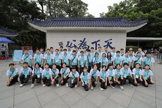 Customs YES organised the 60th anniversary of Dongjiang Water Supply to Hong Kong - Exploration Tour of the Energy and Historical Origins of the Greater Bay Area from April 22 to 24. Photo shows Customs YES members visiting the former residence of Dr Sun Yat-sen.