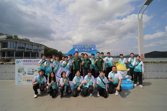 Customs YES organised the 60th anniversary of Dongjiang Water Supply to Hong Kong - Exploration Tour of the Energy and Historical Origins of the Greater Bay Area from April 22 to 24. Photo shows Customs YES members touring the Shenzhen Reservoir.