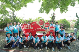 Customs YES organised the 60th anniversary of Dongjiang Water Supply to Hong Kong - Exploration Tour of the Energy and Historical Origins of the Greater Bay Area from April 22 to 24. Photo shows Customs YES members visiting the Shenzhen Dongjiang Column Memorial Hall.