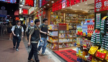 Hong Kong Customs has launched a special operation since April 24 to step up patrols during the Labour Day Golden Week of the Mainland at popular shopping spots in various districts and to remind traders to comply with the requirements of the Trade Descriptions Ordinance, with a view to safeguarding and promoting rights of local consumers and visitors. Photo shows Customs officers stepping up patrols at medicine shops in Causeway Bay.