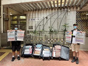 香港海关今日（五月四日）在上水进行反私烟行动，成功捣破一个以外佣为首的私烟团伙，瓦解两个私烟储存及分销中心，行动中共检获约20万支怀疑私烟，市值约90万港元，应课税值约66万港元。