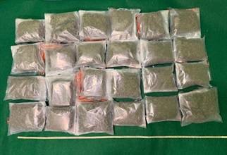 Hong Kong Customs yesterday (May 16) detected a drug trafficking case involving baggage concealment at Hong Kong International Airport. About 13 kilograms of suspected cannabis buds with an estimated market value of about $2.8 million were seized. Photo show the suspected cannabis buds seized.