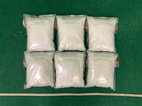 Hong Kong Customs yesterday (May 27) and today (May 28) detected two drug trafficking cases involving baggage concealment at Hong Kong International Airport and seized about 6 kilograms of suspected methamphetamine and about 12kg of suspected cannabis buds with a total estimated market value of about $5.6 million. Photo shows the suspected methamphetamine seized.