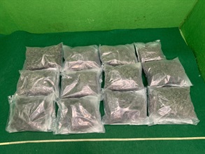 Hong Kong Customs yesterday (May 27) and today (May 28) detected two drug trafficking cases involving baggage concealment at Hong Kong International Airport and seized about 6 kilograms of suspected methamphetamine and about 12kg of suspected cannabis buds with a total estimated market value of about $5.6 million. Photo shows the suspected cannabis buds seized.