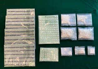 Hong Kong Customs yesterday (May 29) conducted an anti-narcotics operation in Tin Shui Wai and seized about 2 kilograms of suspected crack cocaine and 654 suspected "space oil drug" capsules with a total estimated market value of about $2.6 million. Photo shows the suspected drugs seized.