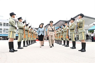 Hong Kong Customs Passing-out Parade was held today (June 5). Photo shows the Convenor of the Non-official Members of the Executive Council, Mrs Regina Ip (front row, left), and the Commissioner of Customs and Excise, Mr Chan Tsz-tat (front row, right), inspecting the Customs and Excise Department Guards of Honour.
