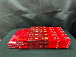 一名五十九岁入境男旅客因管有未完税香烟和未有向海关人员作出申报，违反《应课税品条例》，今日（六月六日）在粉岭裁判法院被判处监禁三星期及罚款一千五百元。图示检获的未完税香烟。