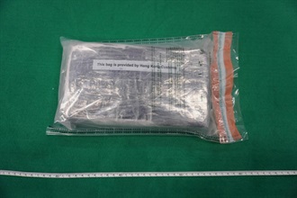 Hong Kong Customs yesterday (June 10) seized about 1.3 kilograms of suspected cocaine with an estimated market value of about $1 million in Hung Hom. Photo shows the suspected cocaine seized.
