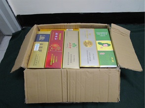 A 42-year-old incoming female passenger was sentenced to three months' imprisonment with a fine of $1,000 at the Fanling Magistrates' Courts today (June 16) for possessing duty-not-paid cigarettes and failing to declare them to Customs Officers at the Lok Ma Chau Spur Line Control Point on June 14, in contravention of the Dutiable Commodities Ordinance. Photo shows the duty-not-paid cigarettes seized.