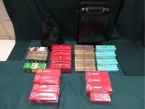 A 25-year-old incoming female passenger was sentenced to four months' imprisonment with a fine of $1,000 at the Fanling Magistrates' Courts today (June 16) for possessing duty-not-paid cigarettes and failing to declare them to Customs Officers at the Lo Wu Control Point yesterday (June 15), in contravention of the Dutiable Commodities Ordinance. Photo shows the duty-not-paid cigarettes seized.