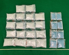 香港海关今日（六月二十四日）在香港国际机场侦破一宗行李藏毒的贩毒案件，检获约十点四公斤怀疑氯胺酮及二点一公斤怀疑摇头丸，估计市值共约四百九十万元。图示检获的怀疑氯胺酮和怀疑摇头丸。