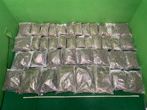 Hong Kong Customs today (June 26) detected a passenger drug trafficking case at Hong Kong International Airport and seized about 15 kilograms of suspected cannabis buds with an estimated market value of about $3.2 million. One man was arrested. Photo shows the suspected cannabis buds seized.