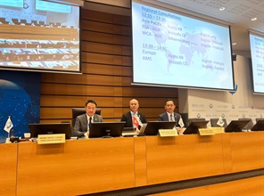 海关关长陈子达于六月二十三日至二十八日率领代表团，出席在比利时布鲁塞尔举行的世界海关组织第92届政策委员会会议及第145至146届海关合作理事会会议。图示海关关长陈子达（左一）于第145至146届海关合作理事会会议期间主持亚太区地区咨询会议。