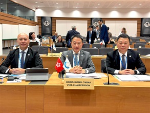 海关关长陈子达于六月二十三日至二十八日率领代表团，出席在比利时布鲁塞尔举行的世界海关组织第92届政策委员会会议及第145至146届海关合作理事会会议。图示陈子达（中）及海关助理关长（世界海关组织）李建基（左）出席第92届政策委员会会议。