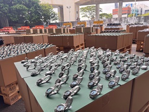 Hong Kong Customs conducted a four-week enforcement operation codenamed “Ocean Shield” from May 28 to June 27 to combat counterfeit and infringing goods activities involving cross-boundary transshipments by sea cargo and local deliveries. During the operation, Customs detected 36 related cases and seized about 157 000 items of suspected counterfeit goods with an estimated market value of over $72 million. Photo shows some of the suspected counterfeit watches seized.