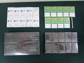 一名六十三岁抵港女旅客因管有未完税香烟和未有向海关人员作出申报，违反《应课税品条例》，今日（七月五日）在粉岭裁判法院被判处监禁四星期。图示检获的未完税香烟。