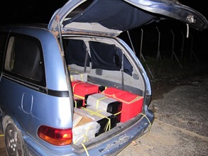 The private car with electronic goods seized at the seashore.
