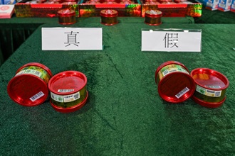 Hong Kong Customs yesterday (July 9) mounted a special enforcement operation in Causeway Bay, Tsim Sha Tsui and Sheung Shui to combat the sale of counterfeit goods, and seized about 950 items of suspected counterfeit goods and about 39 000 tablets of suspected controlled medicines with a total estimated market value of about $1.1 million. Photo shows a kind of suspected counterfeit proprietary Chinese medicine seized on the right, and the authentic kind on the left.