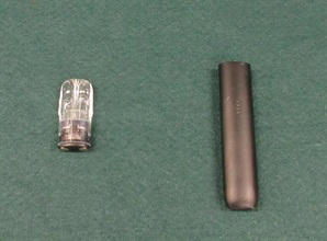 Hong Kong Customs yesterday (July 16) detected a case involving possession of etomidate, the main ingredient of the "space oil drug", which is under the Dangerous Drug Ordinance, by an outgoing passenger at the Lo Wu Control Point. One suspected "space oil drug" capsule and one vape stick were seized. Photo shows the "space oil drug" capsule and the vape stick seized.