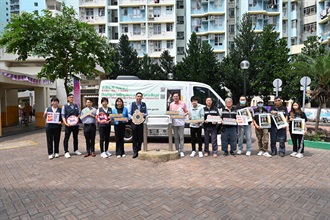 香港海关今日（七月二十八日）与立法会议员梁文广、深水埗区区议员、卫生署控烟酒办公室及房屋署在深水埗富昌邨进行联合反私烟宣传活动。