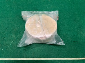 Hong Kong Customs yesterday (August 7) detected a drug trafficking case involving baggage concealment at Hong Kong International Airport and seized about 7.7 kilograms of suspected cocaine with an estimated market value of about $6.1 million. Photo shows the suspected cocaine seized.