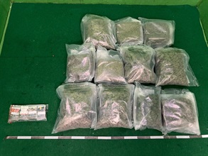 Hong Kong Customs yesterday (August 18) detected two drug trafficking cases involving baggage concealment at Hong Kong International Airport and seized a total of about 22 kilograms of suspected cannabis buds with a total estimated market value of about $4.4 million, a piece of suspected alternative smoking product and 79 sticks of illicit cigarette. Photo shows the suspected cannabis buds and illicit cigarettes seized in the second case.