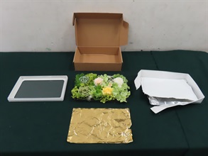 Hong Kong Customs on August 13 detected a suspected gold-smuggling case by air freight, and seized about 26.2 kilograms of suspected gold with an estimated market value of about $22 million at Hong Kong International Airport. Photo shows some of the suspected gold seized and a plastic flower box used as camouflage.